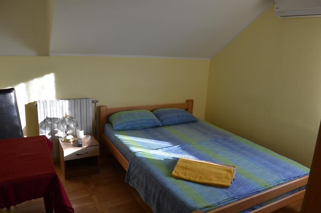 Pansion Lug Belgrado Quarto foto